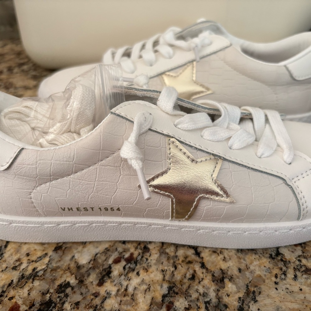 Vintage Havana “Vintage” 8.5  women’s White and Gold Star Sneakers